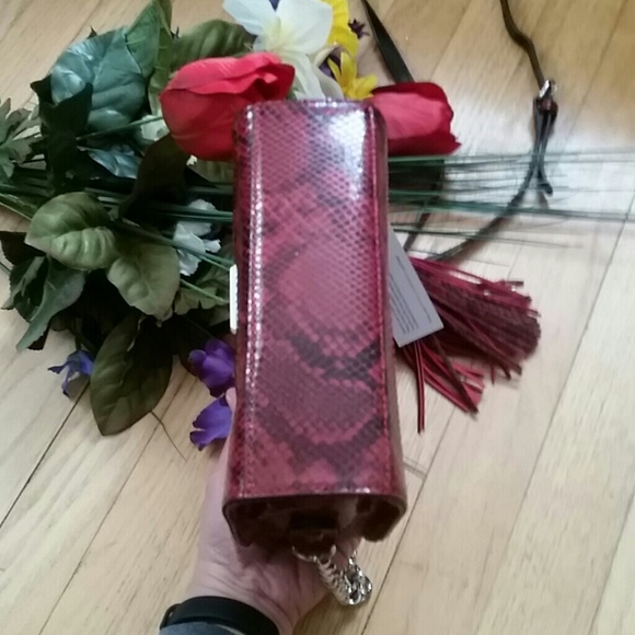 🌺NWT GORGEOUS snake red crossbody bag🌺 - Picture 3 of 5